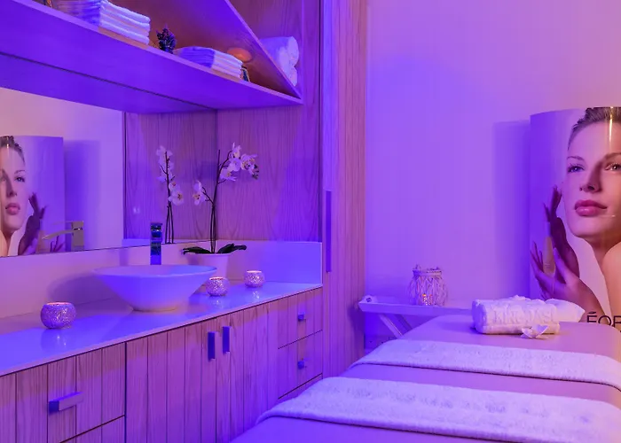 King Jason - Designed For Adults By Louis Hotel