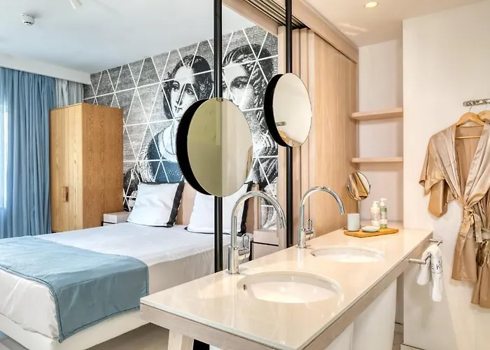 King Jason - Designed For Adults By Louis Hotel