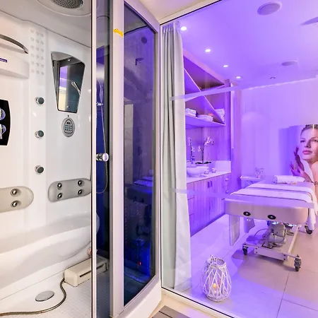 King Jason - Designed For Adults By Louis Hotel