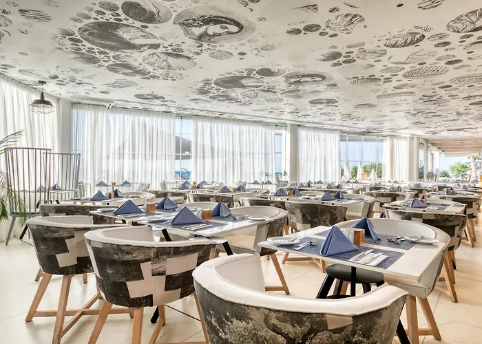 King Jason - Designed For Adults By Louis Hotel