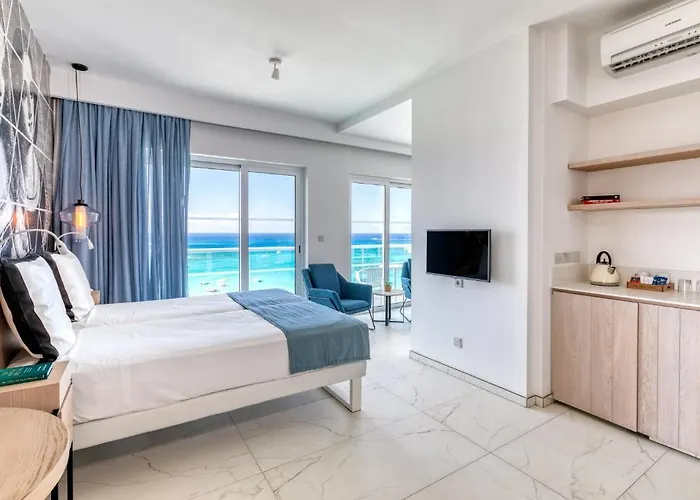 King Jason - Designed For Adults By Louis Hotel 4*